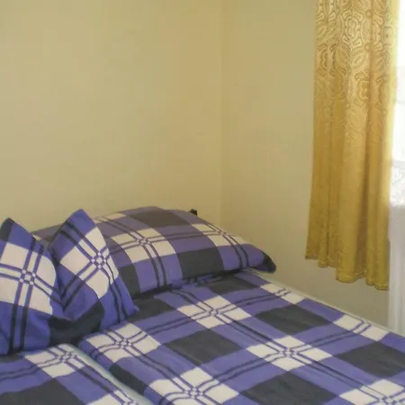 Apartman Awesome In W/ Wifi And 2 Bedrooms
