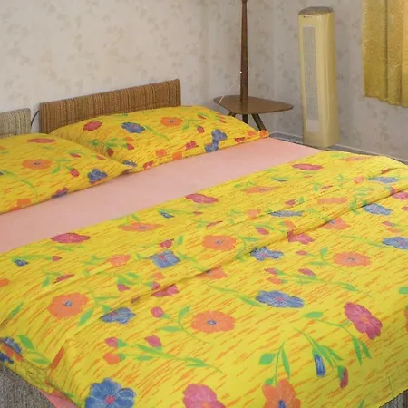Awesome In W/ Wifi And 2 Bedrooms Apartmán